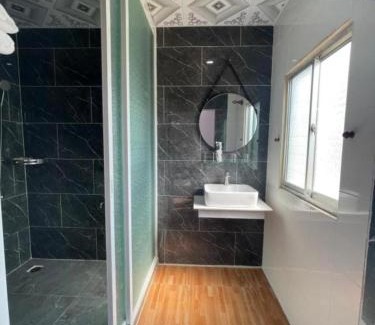 Nui Sam Hotel | Trung Hiếu Hotel - bên cạnh Miếu Bà Chúa Xứ