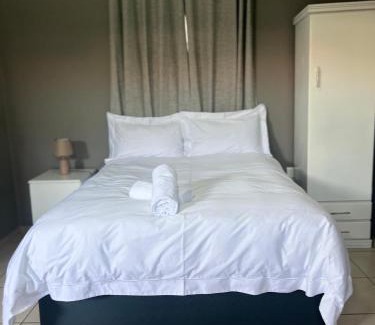 Greater Johannesburg Metropolitan Area House | Tshukudu Guesthouse