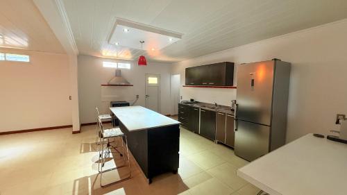 Villa Hernandarias House | Tu Refugio en Hernandarias con patio y quincho