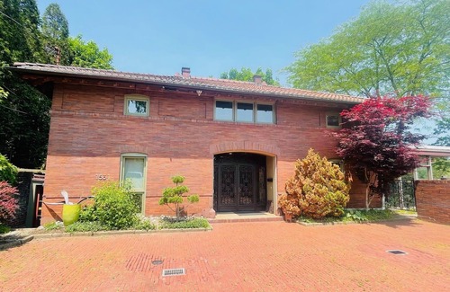 Squirrel Hill Apartment | Tucked away in a Carriage House in the heart of Squirrel Hill!