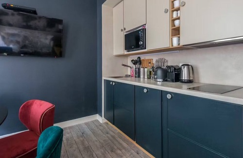 Faubourg Saint-Germain Apartment | Tucked away in a quiet courtyard very stylish 110m² pied-à-terre-in Invalides