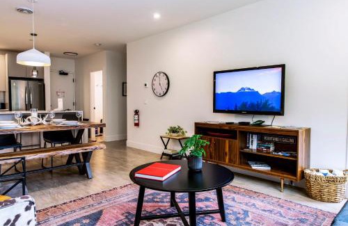 Revelstoke House | Tucker's Place