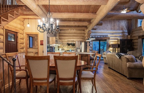 Mount Lemmon Cabin | Tucson Tri-Level Mt Lemmon Retreat w/multiple decks is walkable to Summerhaven