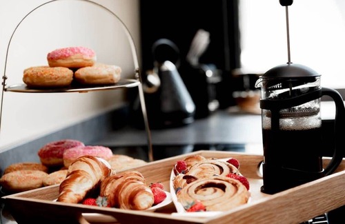 Chester Apartment | Tudor Gathering Hot Tub Chester City Sleeps 30