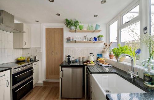 Durweston House | Tudor Rose Cottage