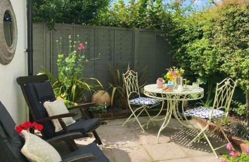 Durweston House | Tudor Rose Cottage
