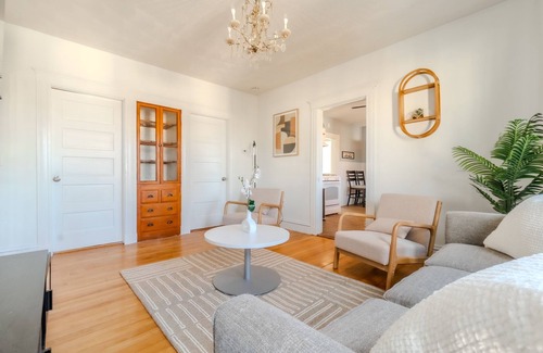 South Medford Apartment | Tufts 3bed home, 15min away from Harvard/Downtown Boston