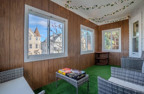 South Medford Apartment | Tufts 3bed home, 15min away from Harvard/Downtown Boston