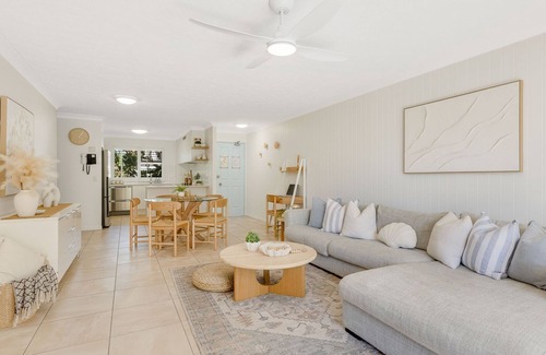 Tugun Apartment | Tugun Bliss - Absolute Beachfront in Tugun - Min. 3 Night Stays - Linen Provided