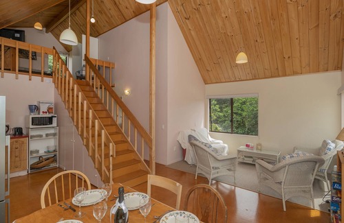 Onemana House | Tui's Grove - Onemana Holiday Home