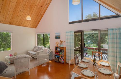 Onemana House | Tui's Grove - Onemana Holiday Home