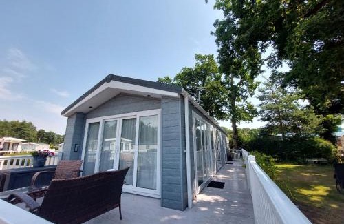 Ringwood Resort | Tulip Lodge at Oakdene - Passes included free!