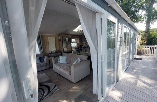 Ringwood Resort | Tulip Lodge at Oakdene - Passes included free!