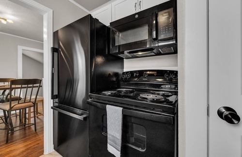 Sunrise Terrace House | Tulsa Getaway w/Pergola-Grill-TV's & Personal AC/Heater in Every Bedroom