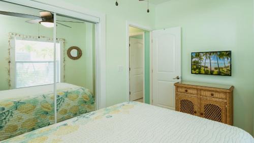 Cudjoe Key House | Turtle Cove Views by Last Key Realty