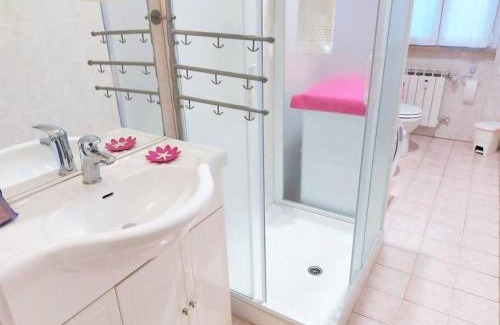 Pietra Ligure Apartment | Tutto intorno Mare, parcheggio privato, negozi