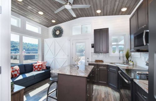 Somerset Boat Rental | TV Blue Tiny Houseboat@Lake Cumberland Marina