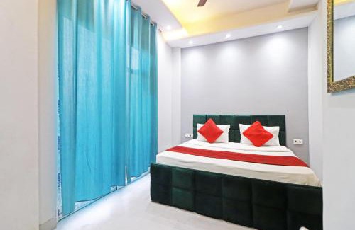 Rajouri Garden Hotel | Twamev couple Friendly Rajouri garden by The Arrow