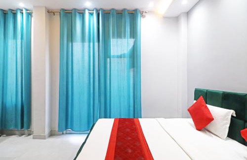 Rajouri Garden Hotel | Twamev couple Friendly Rajouri garden by The Arrow
