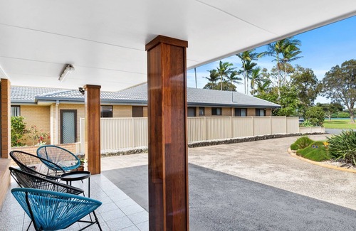 Tweed Heads House | Tweed Escape - Riverfront Pet Friendly Escape - Linen Provided - Min. 3 Night Stays