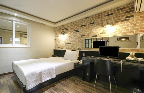 Chilgok-gun Hotel | Twelve Motel