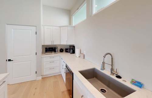 Paso Robles House | Twice is Nice-2BR/2BA Finely Finished Home in Downtown Paso Robles!