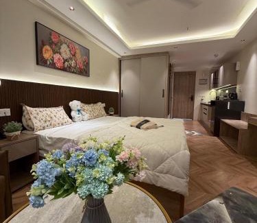 Jaypee Greens Apartment | TWILIGHT LUXURY STAYz