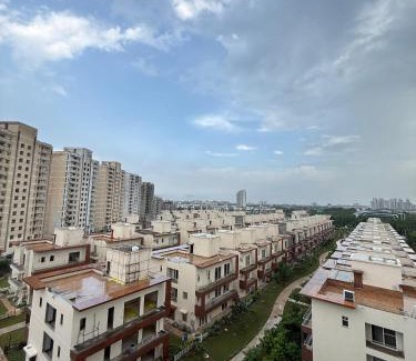 Jaypee Greens Apartment | TWILIGHT LUXURY STAYz