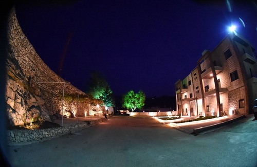 Miziara Hotel | Twin Bed Room with Breathtaking Coast View and Balcony