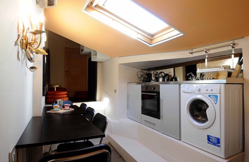 Santa Maria Novella Bed & Breakfast | Twin Bedroom With Private Bathroom