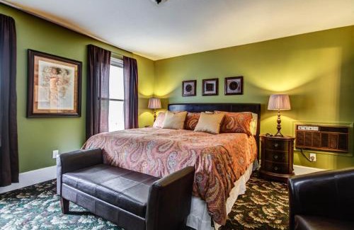Saugatuck Bed & Breakfast | Twin Oaks Inn