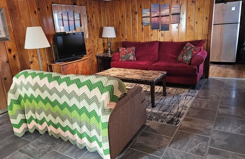 Gwinn Apartment | Twin Pines Lake HousenOn beautiful Johnson LakenGwinn, MI