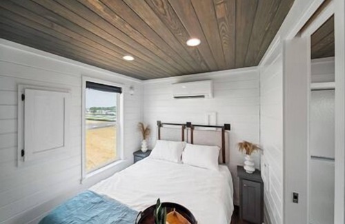 Fredericksburg Cottage | Twin Rivers - 222 is ready to host you!