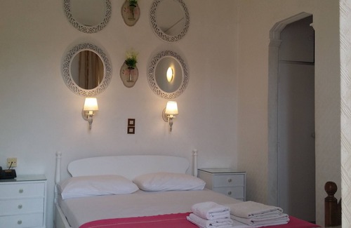 Agia Marina Bed & Breakfast | Twin Room in front of Agia Marina beach