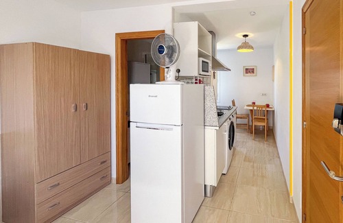 Corralejo Apartment | Twin Studios, Ocean View, Terrace, 100m to Beach, Pool, Wifi