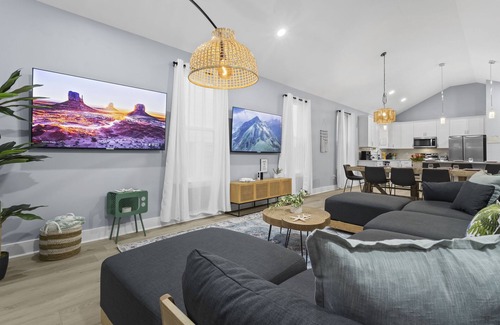 Gulfport House | Two Amazing Modern & Spacious Beach Retreats, 9 Bedroom, 6 bathrooms