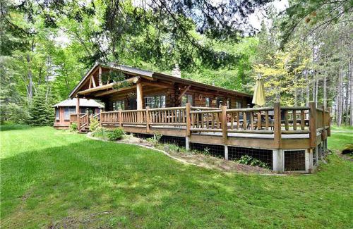 Hayward House | Two Bear Lodge on Lost Land Lake
