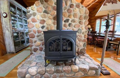 Hayward House | Two Bear Lodge on Lost Land Lake