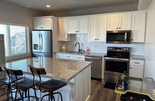 Saratoga Springs Apartment | Two bed basement apartment. AC, pool, spa and fitness access, theater room, WiFi