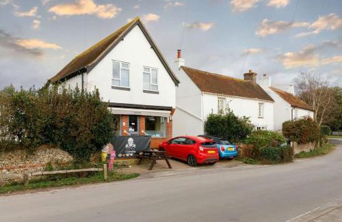 West Wittering Apartment | Two-bed beachside apartment West Wittering
