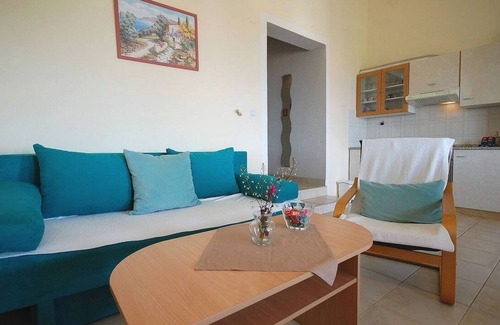 Marsici Apartment | Two bedroom apartment with balcony and sea view Kremenići, Krk (A-21724-b)