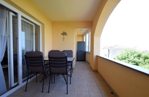 Malinska Apartment | Two bedroom apartment with terrace and sea view Vantačići, Krk (A-20442-a)