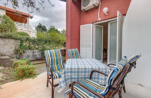 Nerezine Apartment | Two bedroom apartment with terrace Nerezine, Lošinj (A-2516-b)