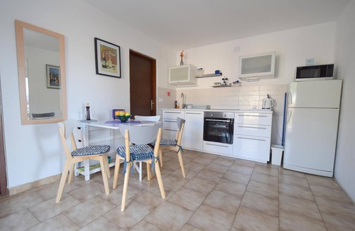 Municipality of Omisalj Apartment | Two bedroom apartment with terrace and sea view Omišalj, Krk (A-20480-a)