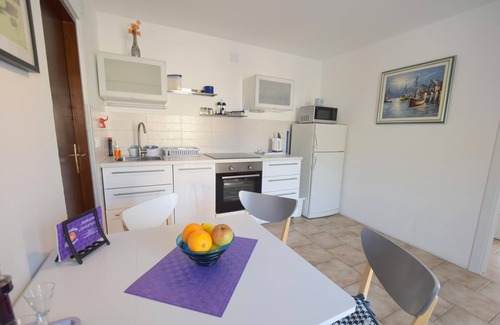 Municipality of Omisalj Apartment | Two bedroom apartment with terrace and sea view Omišalj, Krk (A-20480-a)