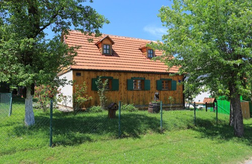 Perusic Apartment | Two bedroom apartment (pet friendly) Perušić, Velebit (A-17540-a)