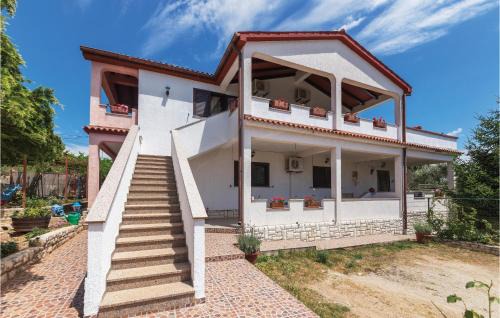 Peruski Apartment | Two-Bedroom Apartment In Peruski