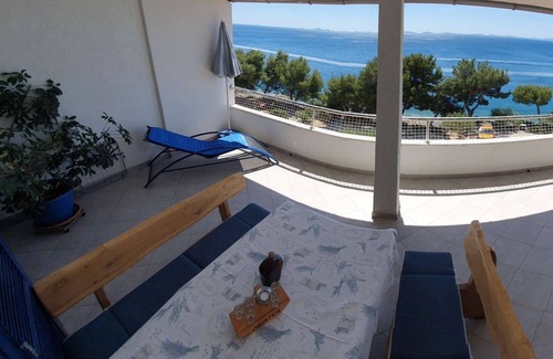 Susica Apartment | Two bedroom apartment near beach Murter (A-22397-a)