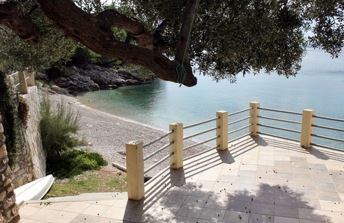Gdinj Apartment | Two bedroom apartment near beach Cove Jedra, Hvar (A-2583-f)