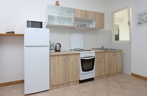 Rab Town Apartment | Two bedroom apartment near beach Supetarska Draga - Gonar, Rab (A-18650-c)